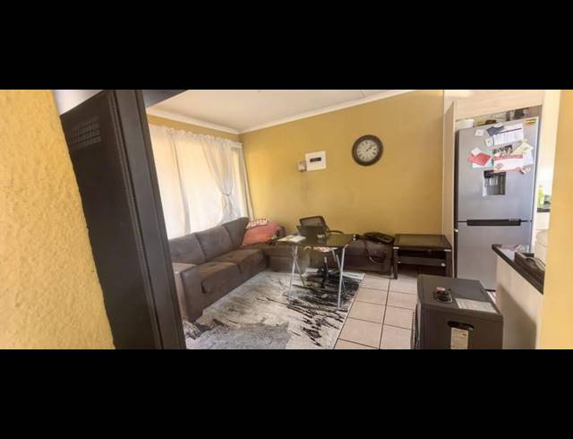 2 BEDROOM TOWNHOUSE FOR SALE IN MEREDALE